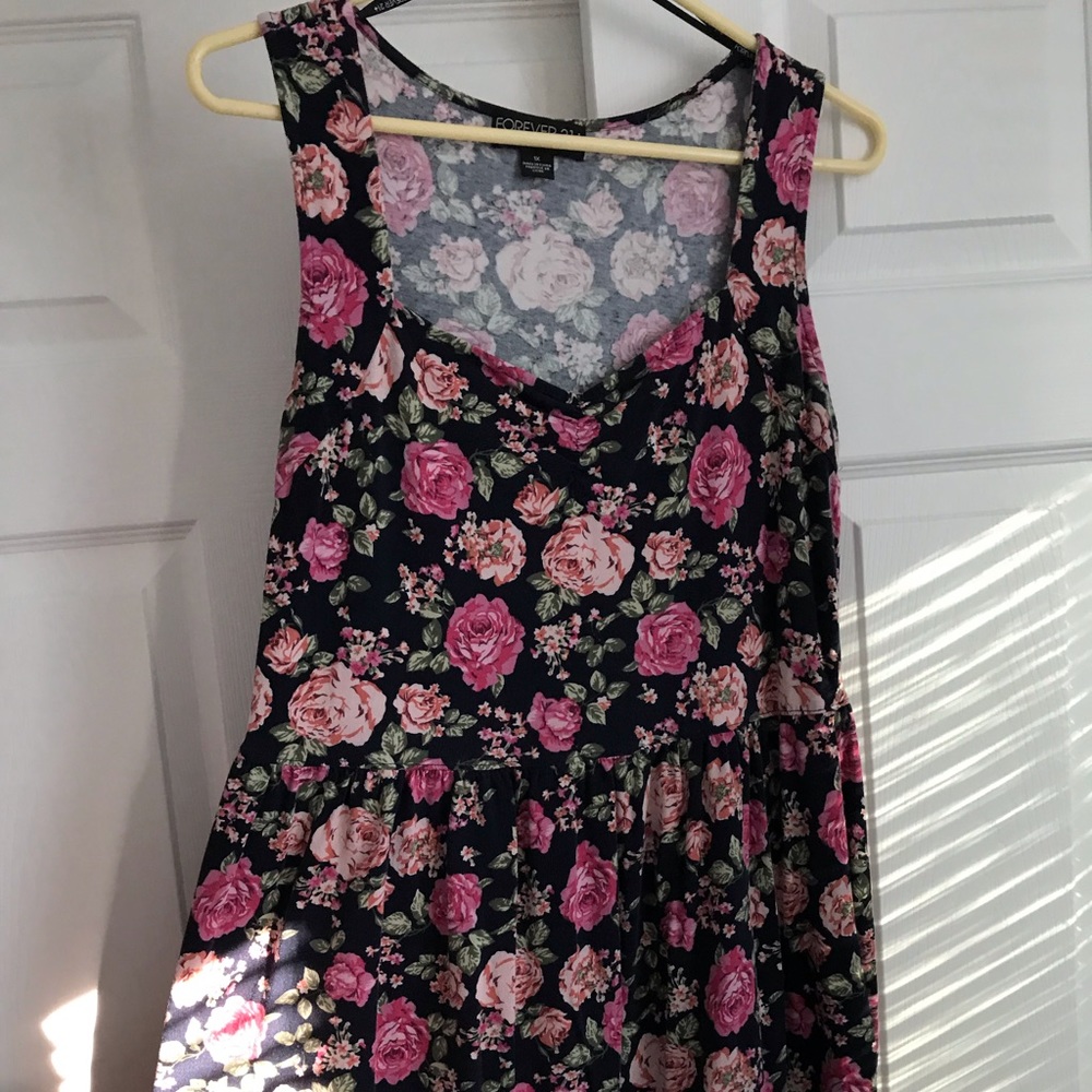 I’m selling this dress from forever 21.